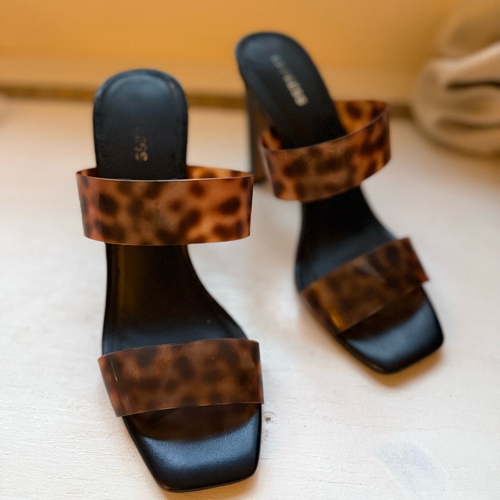 Tortoise shell print heeled sandals